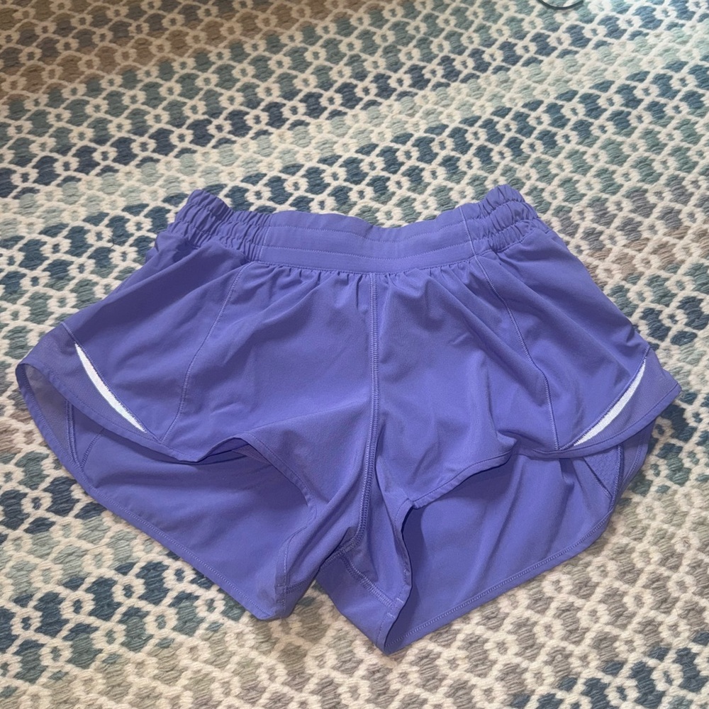 Lululemon Hotty Hot Low-Rise Lined Short 2.5"